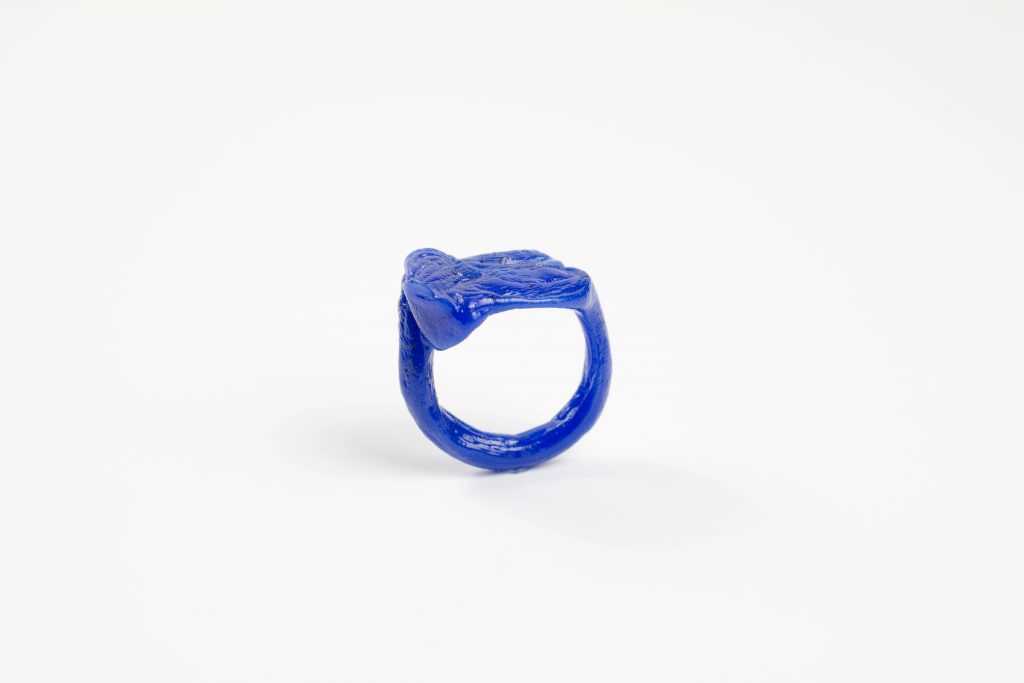 plastic doodle ring nr.6